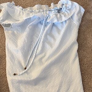 Silky seersucker type ruffle top shirt
no brand